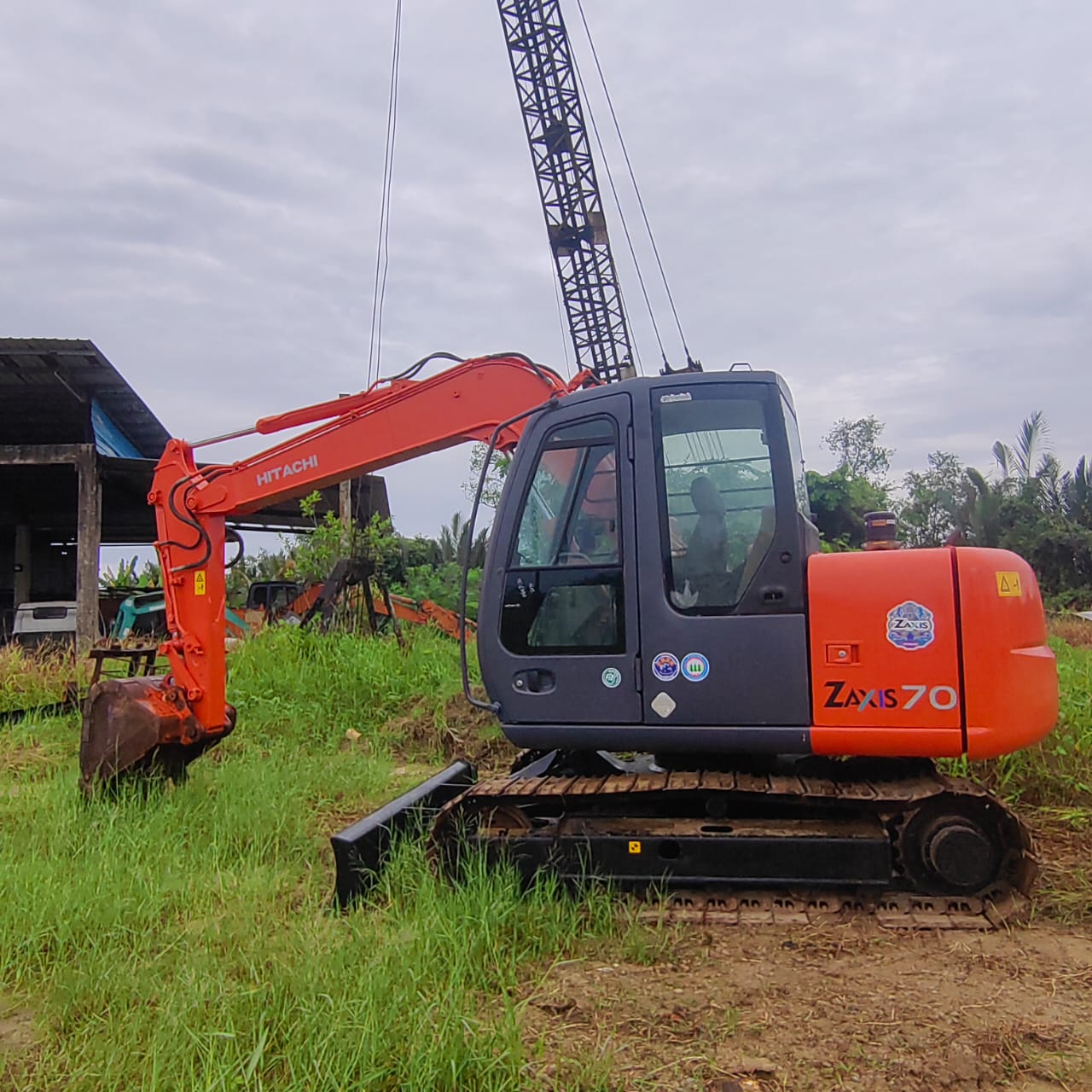 Hitachi ZAXIS70 – Gambar 1